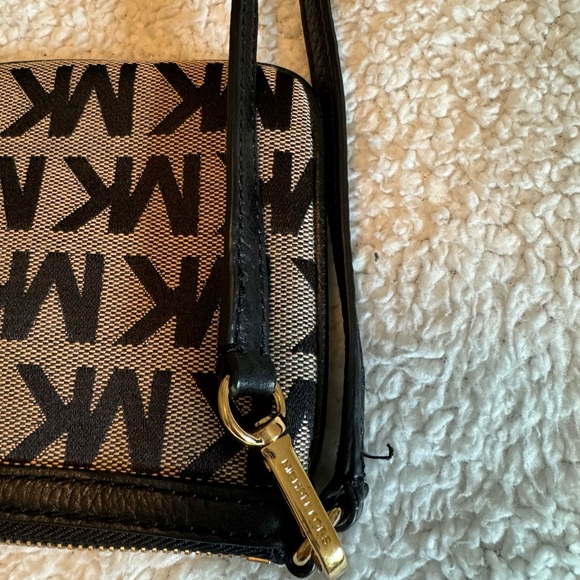 Michael Kors Wristlet - Picture 4 of 6